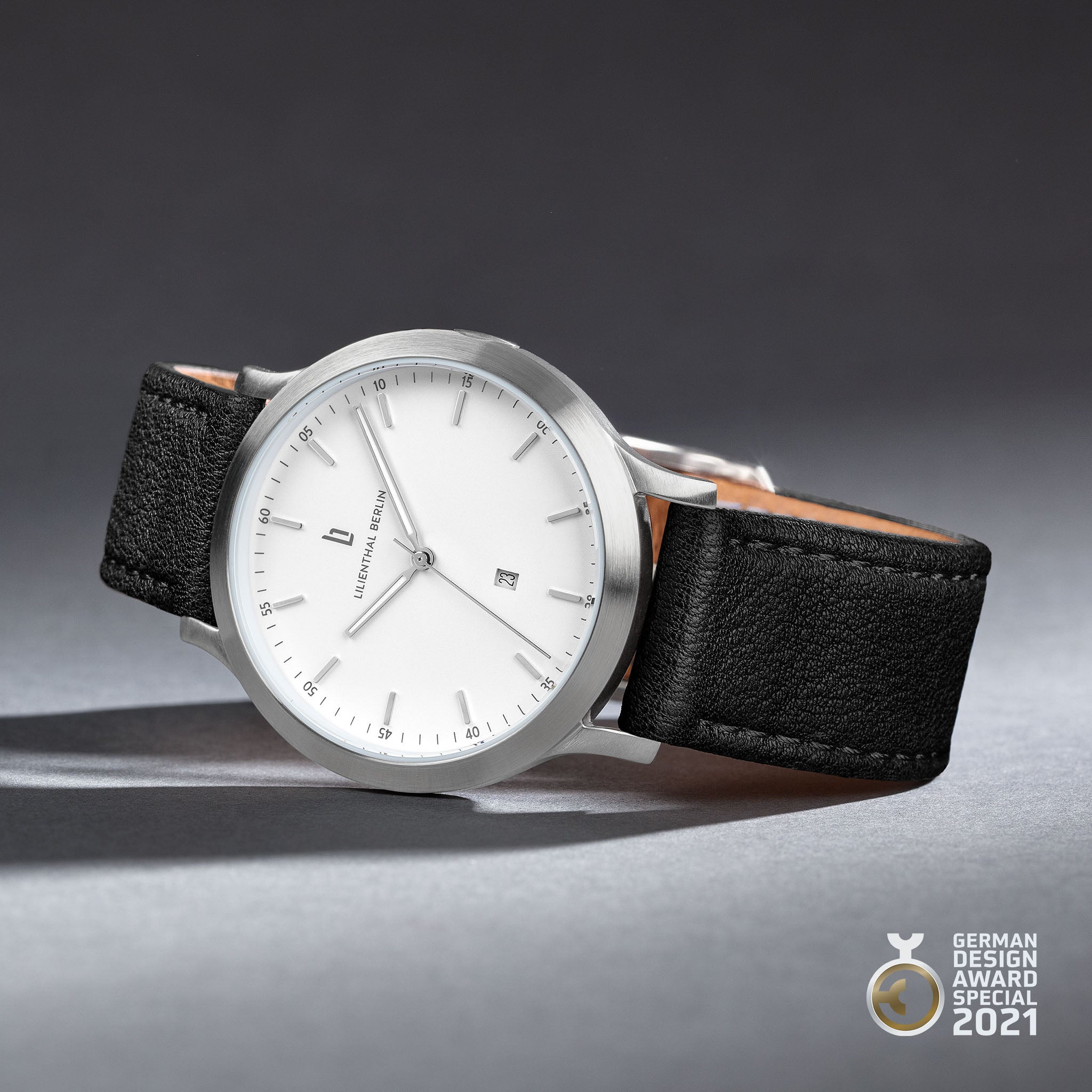 Huxley – Silver White