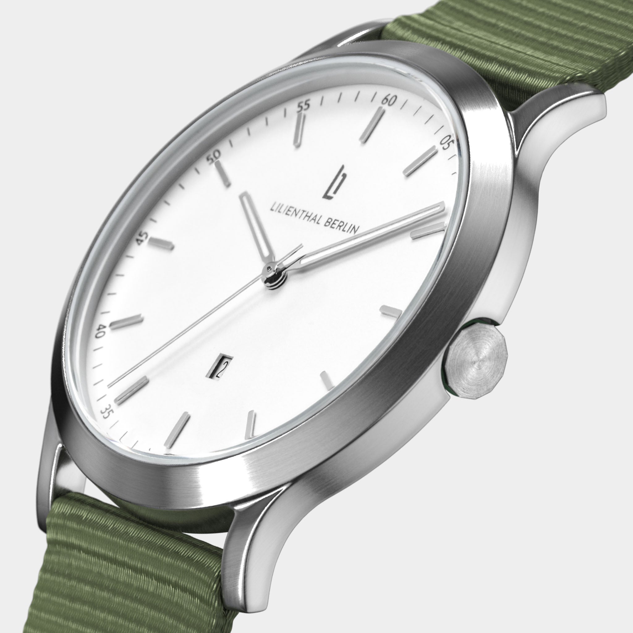 Huxley – Silver White Sportive